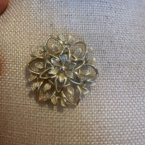 Sarah Coventry Silver Floral Pin